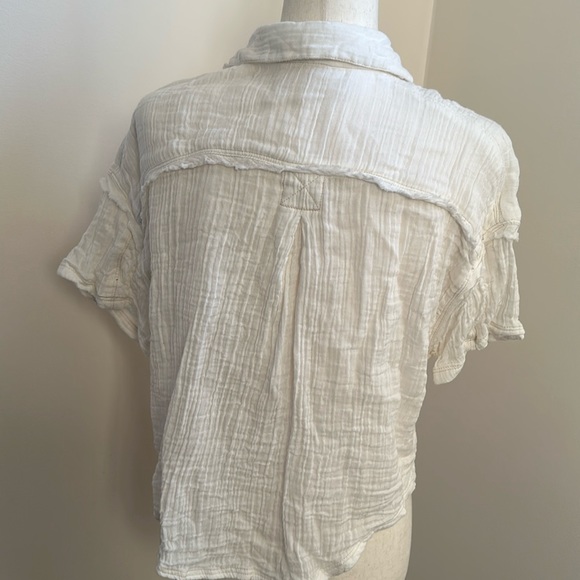 Free People We the Free Short Sleeve Top V-neck Button Front EUC - Picture 5 of 8
